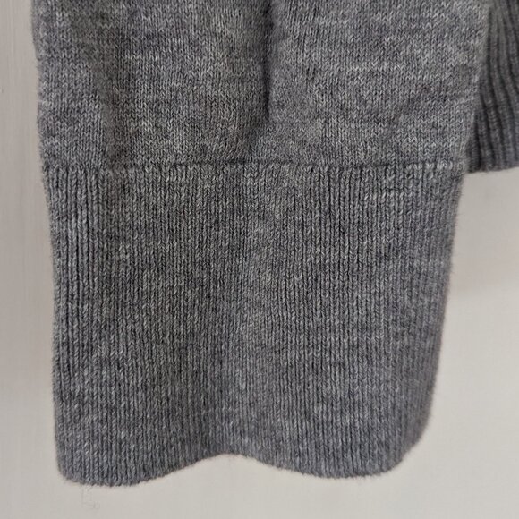Banana Republic Grey Chevron Knit Sweater Size L - Picture 8 of 11